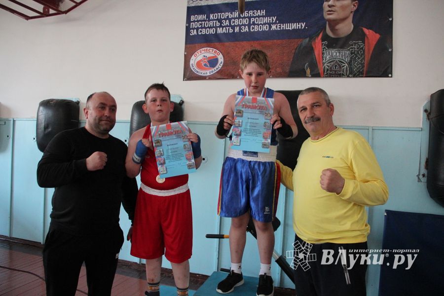 В Великих Луках завершился открытый турнир по боксу (ФОТО)