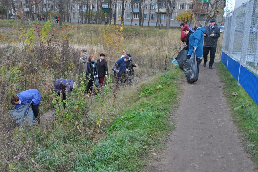 Педагоги лицея №10 провели субботник (ФОТО)