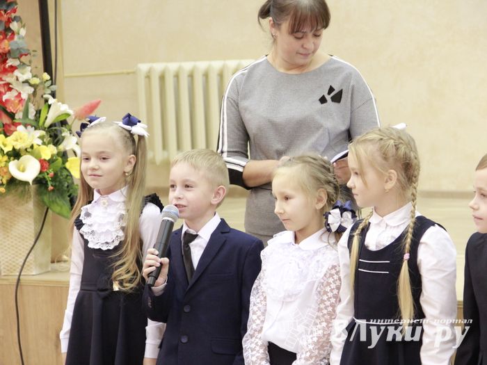 Великолукские первоклассники перевоспитали Бабу-Ягу (ФОТО)