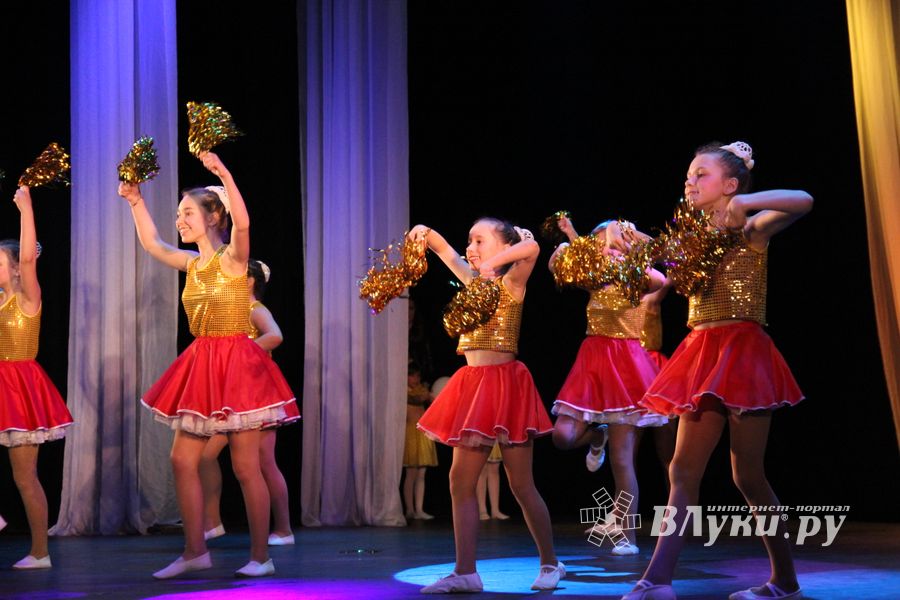 «Великолукская Веснянка» на сцене ДК ЛК