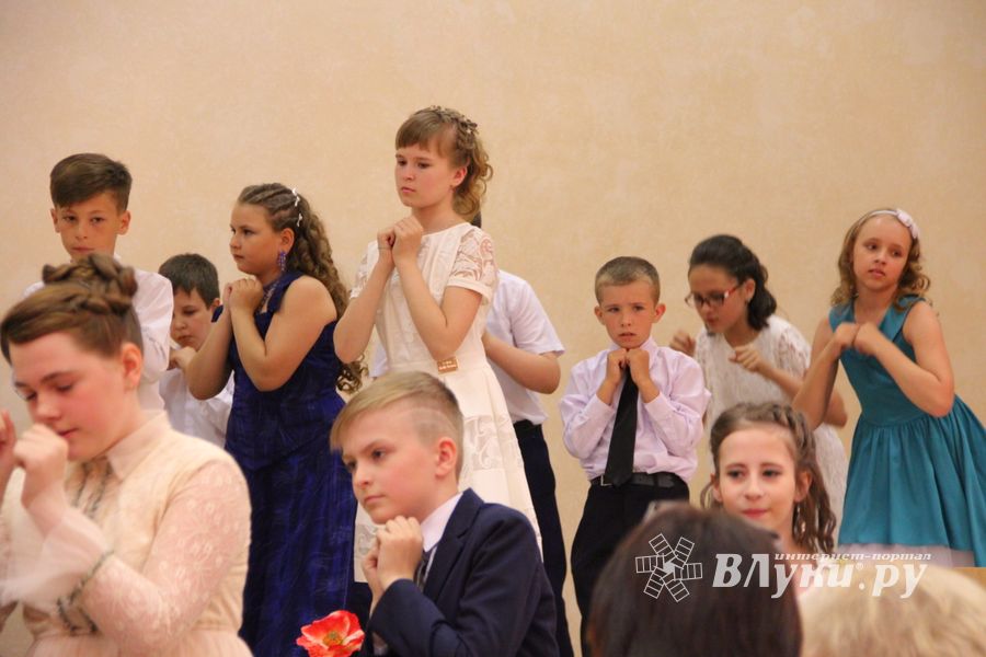 В школе №13 чествовыали вчерашних учеников начальной школы (ФОТО)