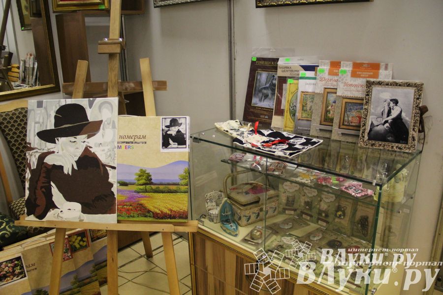 Универсальная выставка проходит в Великих Луках (фото)