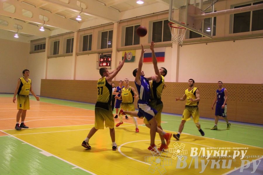 В Великих Луках проходят игры Чемпионата АСБ (фото)