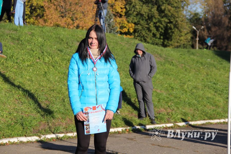 Легкоатлетический осенний кросс прошел в Великих Луках (фоторепортаж)