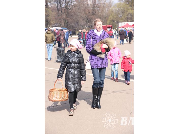 В Великих Луках проходит Весенняя ярмарка