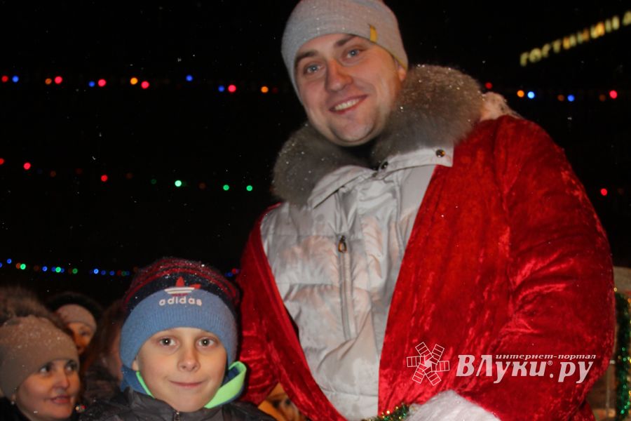 ТК «Первомайский» подарил великолучанам новогоднее волшебство (ФОТО)