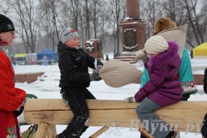 В Великих Луках встретили Масленицу