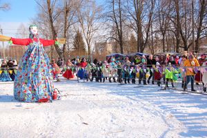 Широко отметили Масленицу в Великих Луках (ФОТО)
