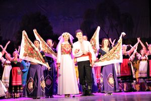 Кони стоят пьяные, хлопцы запряженные — в ГДК Ленина сыграли «Свадьбу в Малиновке» (ФОТО)