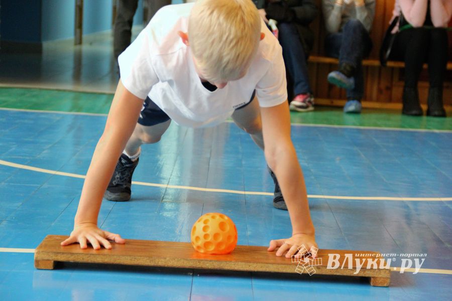 Великолучане одержали победу в зональном этапе «Папа, мама, я – спортивная семья» (ФОТО)