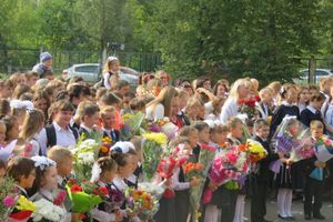 1 сентября в школах Великих Лук прошли Торжественные линейки (ФОТО)