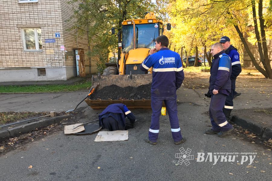 Технический колодец шокировал великолукских газовщиков (ФОТО)