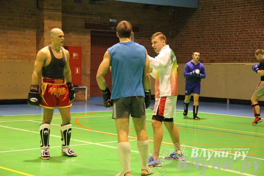 В Великих Луках прошел мастер-класс по кикбоксингу (фото)
