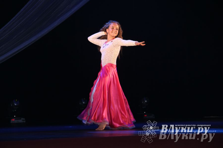 В ДК ЛК прошел музыкально-танцевальный спектакль «Босиком по млечному пути» (фото)