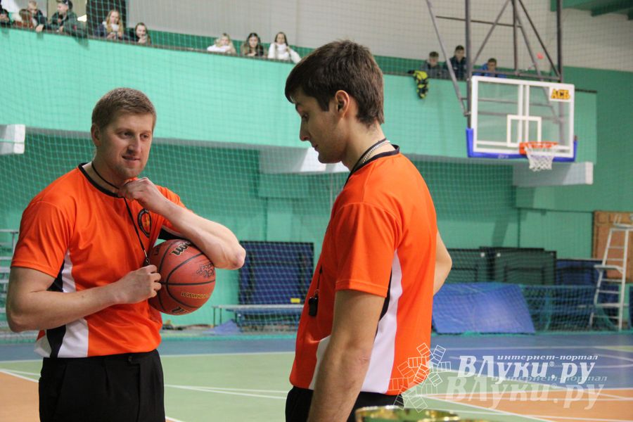В Великих Луках прошли финальные игры муниципального этапа «КЭС-Баскет» (фото)