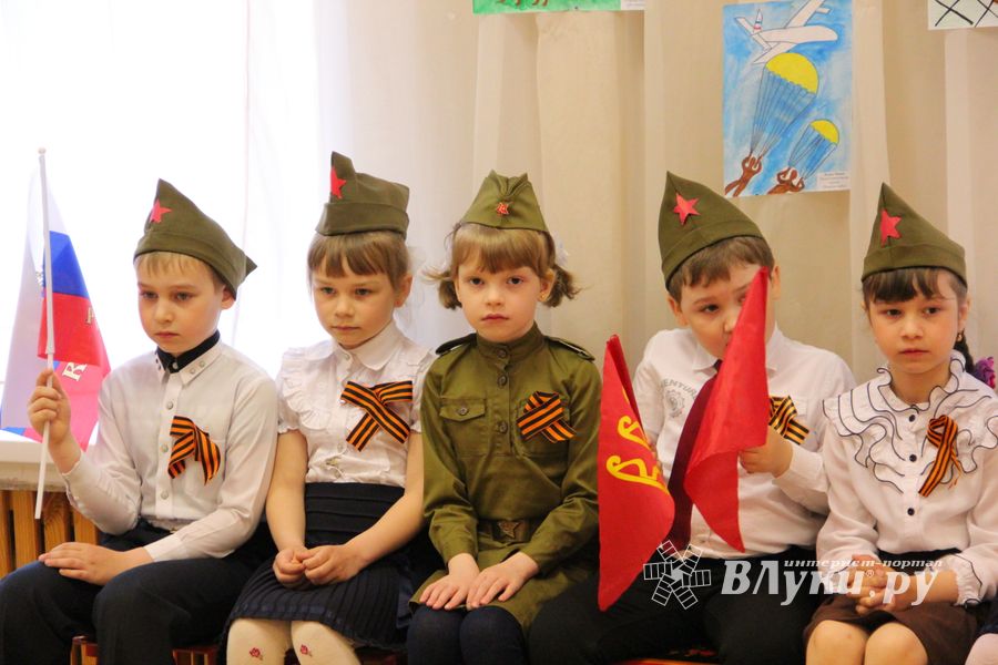 Юные великолучане отметили День победы (ФОТО)