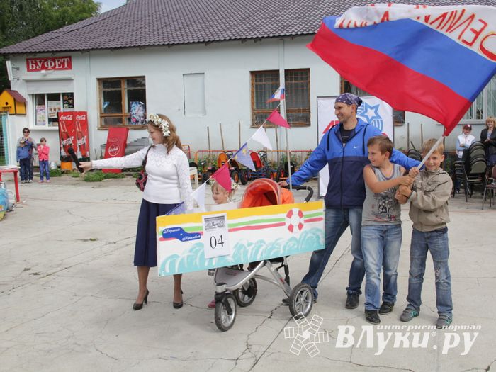 «Парад детских колясок» в День семьи, любви и верности (ФОТО)