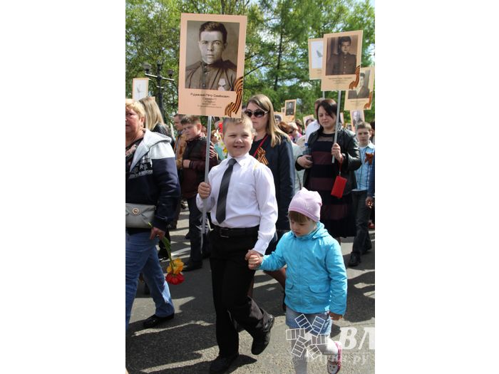 Парад Победы в Великих Луках (фото)