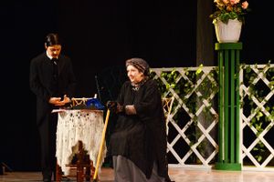 С большим успехом прошла премьера спектакля Великолукского драматического театра «Волки и овцы» (ФОТО)