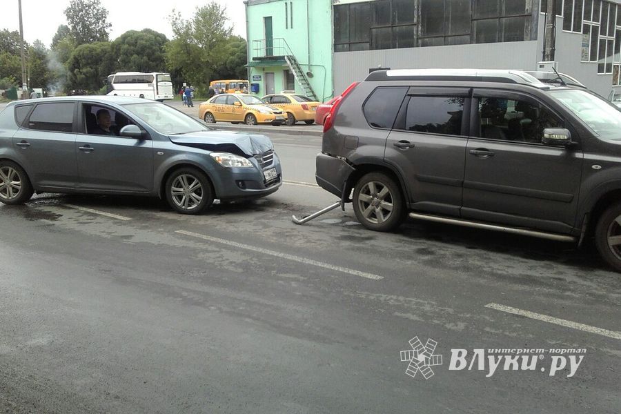В Великих Луках произошло ДТП (ФОТО)