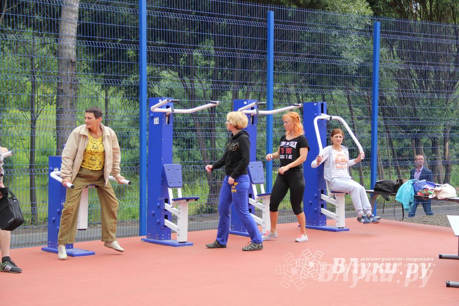 Открытие физкультурно-оздоровительного комплекса в Великих Луках (фото)