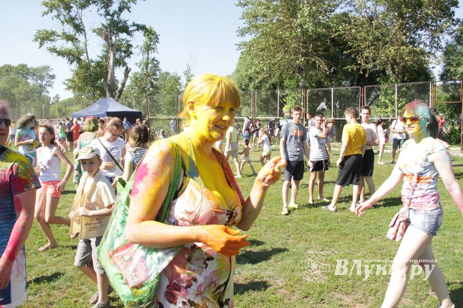 Яркие эмоции «ColorFest» в Великих Луках (ФОТО)