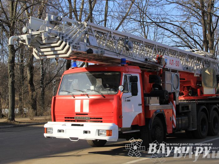 В центре Великих Лук спасатели продемонстрировали свою технику (ФОТО)
