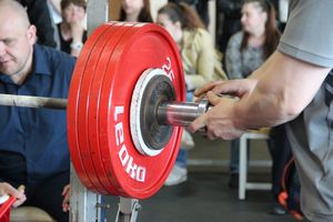 В Великих Луках состоялись Чемпионат и Первенство Псковской области по жиму штанги лежа (ФОТО)
