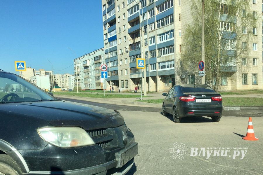 Фотофакт: ДТП на Дружбе в Великих Луках