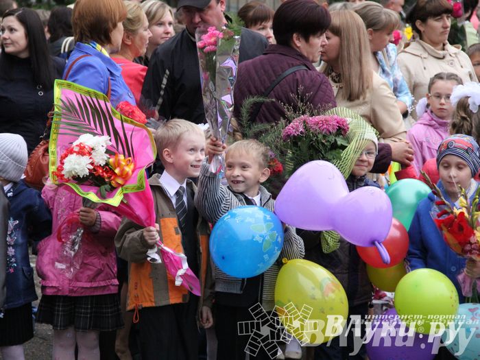 Школы города отметили 1 сентября (фото)