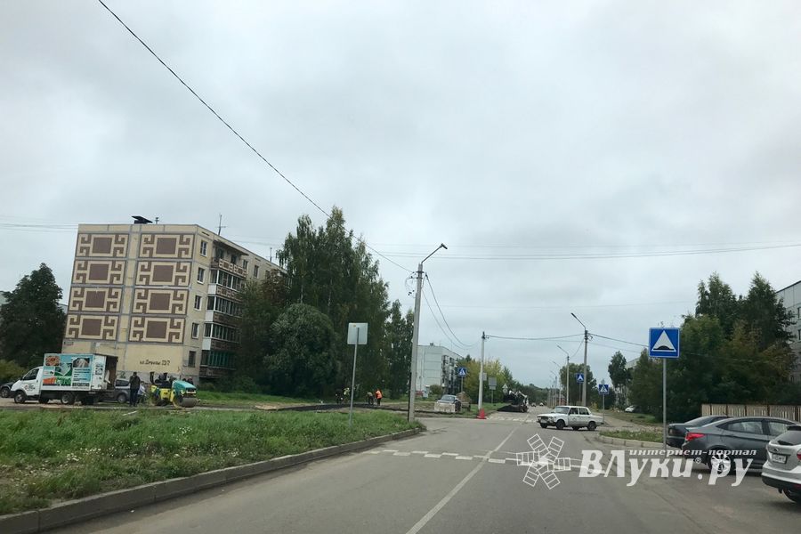 На ул. Пескарёва приступили к асфальтированию тротуара (ФОТО)