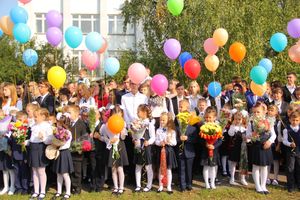 1 сентября в школах Великих Лук прошли Торжественные линейки (ФОТО)