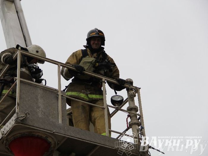 В Великих Луках прошли областные соревнования среди пожарных по спасению пострадавших