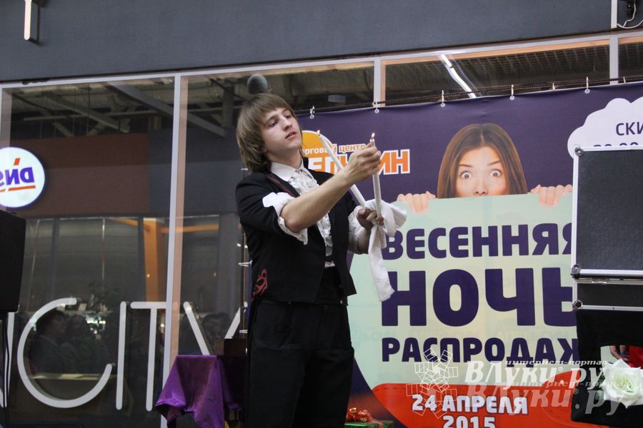 В ТЦ «Апельсин» прошла весенняя ночь распродаж