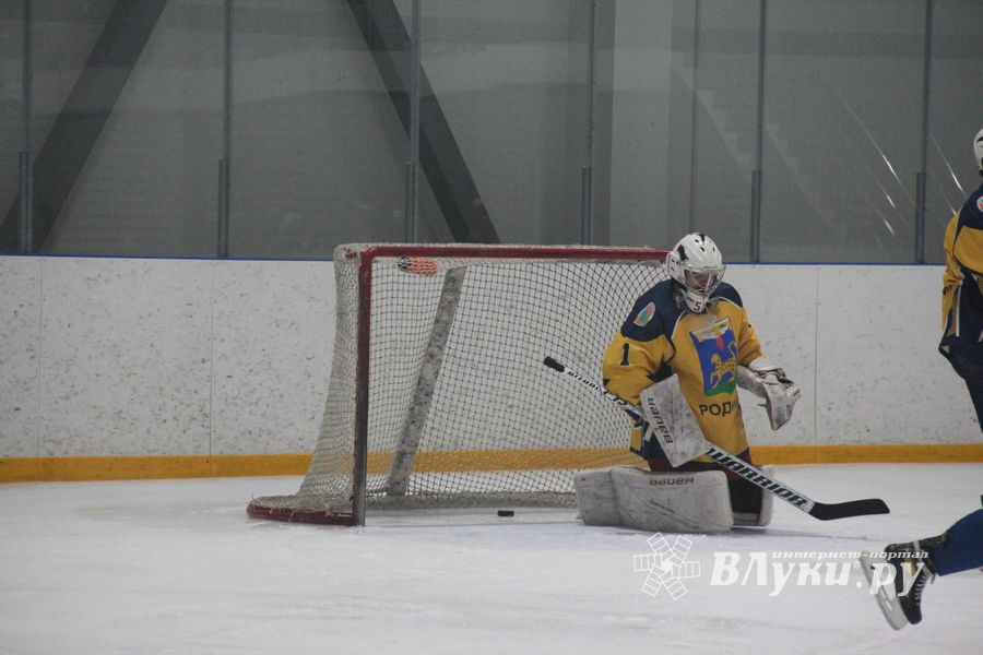 «Экспресс» с разгромным счетом обыграл «Родину» (ФОТО)