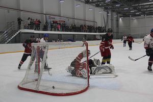 В Великих Луках прошёл первый матч Кубка Псковской области по хоккею (ФОТО)