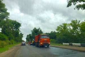 В Великолукском районе продолжается ремонт дорог (ФОТО)