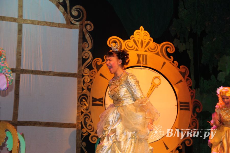 «Принцессу на горошине» и «Свинопаса» показал Великолукский драматический театр (фото)