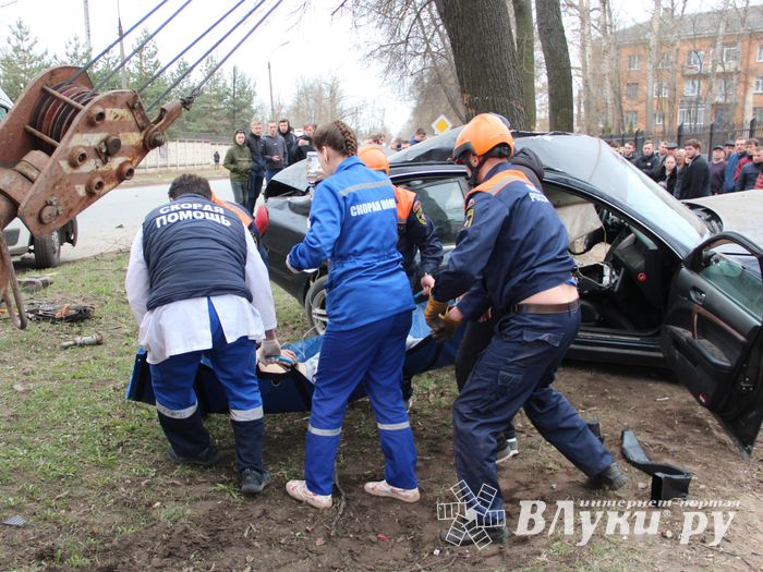 Молодого мужчину с места ДТП на пр-те Гагарина увезла скорая (ФОТО, ВИДЕО)