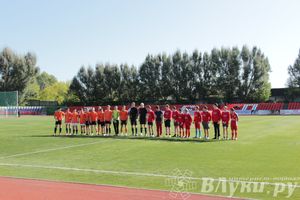 В Великих Луках стартовал открытый турнир по футболу