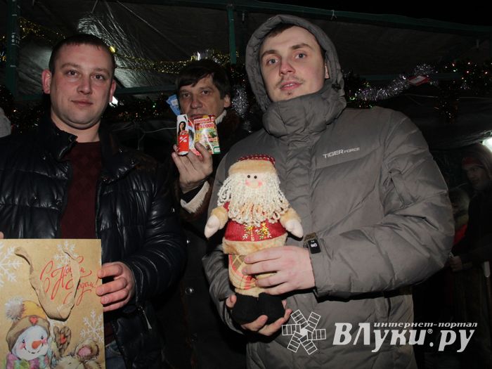 Великие Луки к встрече Нового года готовы (ФОТО)