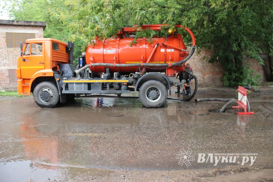 Авария в сетях водопровода на проспекте Гагарина (ФОТО)