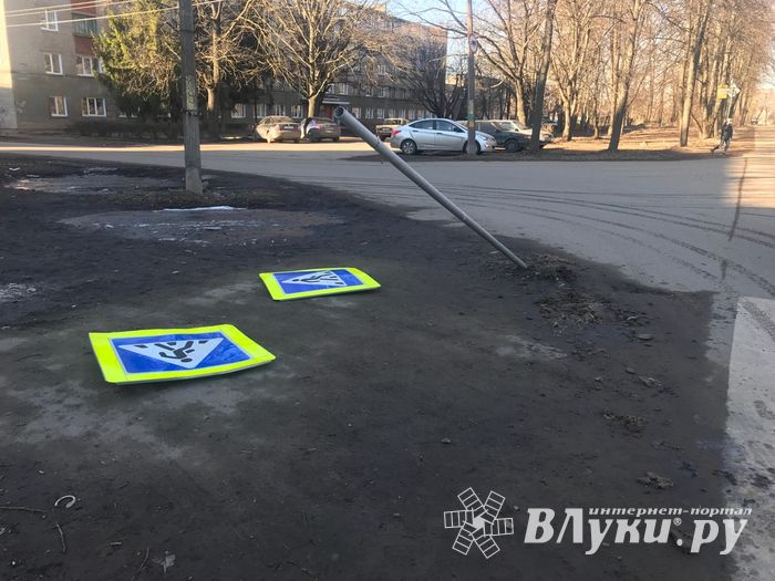 Фотофакт: на Нелидовской лежат пешеходы