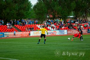 Матчи по футболу в рамках Первенства России проходят в Великих Луках (фото)