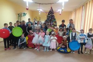 Полицейские Великолукского района поздравили детей (ФОТО)