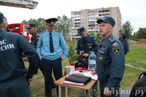 В Великих Луках прошли областные соревнования среди пожарных по спасению пострадавших