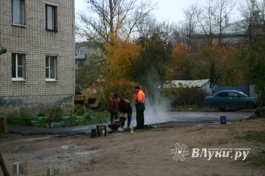 Глава администрации проследил за ходом ремонта дворовых территорий