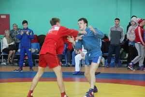 В Великих Луках - время жарких схваток