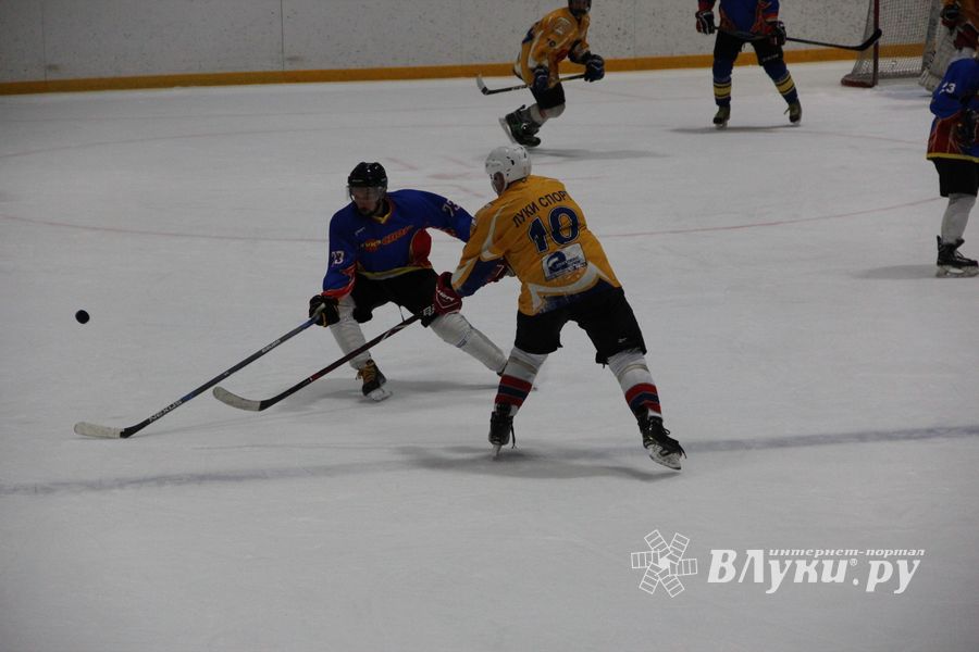 Великолукские хоккейные клубы провели матч в рамках чемпионата города (ФОТО)