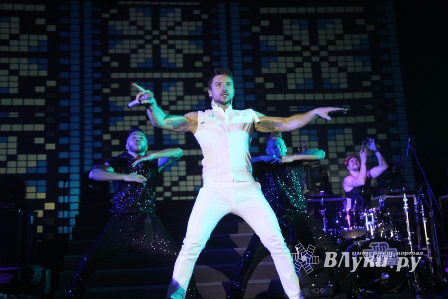 В Великих Луках состоялся концерт Сергея Лазарева